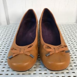 Vionic with Orthaheel Olivia mustard flats sz 8
